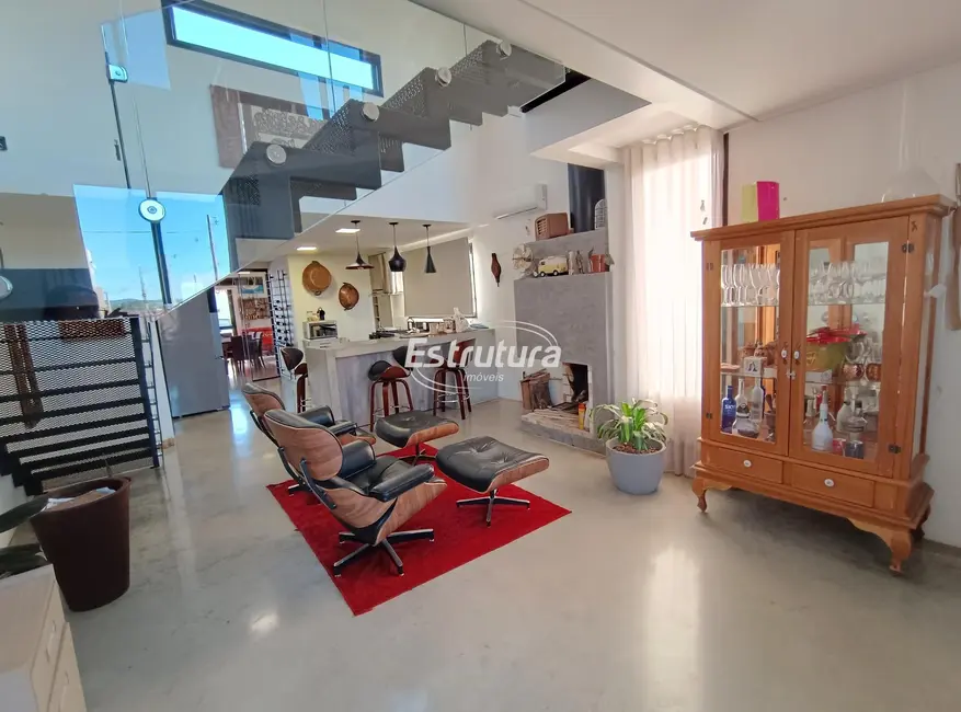 Foto 8 de Casa com 3 quartos à venda, 224m2 em Pinheiro Machado, Santa Maria - RS