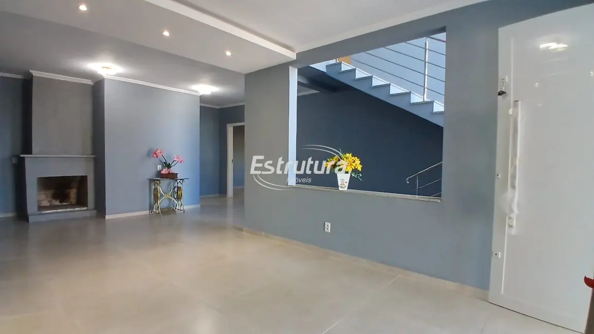 Foto 1 de Casa com 3 quartos à venda, 257m2 em Dom Antônio Reis, Santa Maria - RS