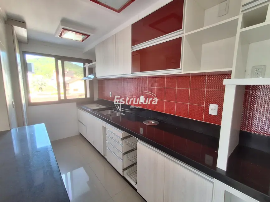 Foto 9 de Apartamento com 3 quartos para alugar, 190m2 em Dom Antônio Reis, Santa Maria - RS