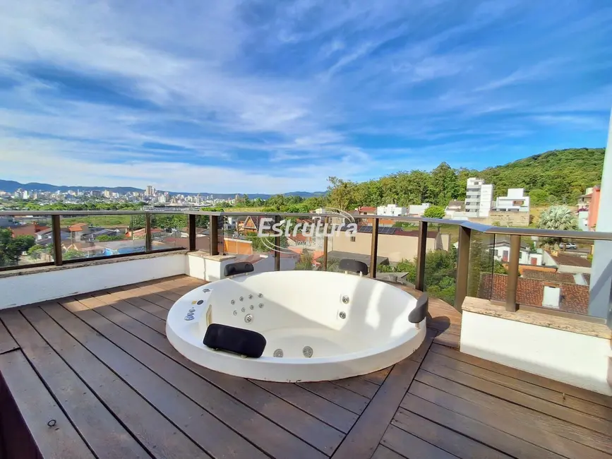 Foto 1 de Apartamento com 3 quartos para alugar, 190m2 em Dom Antônio Reis, Santa Maria - RS