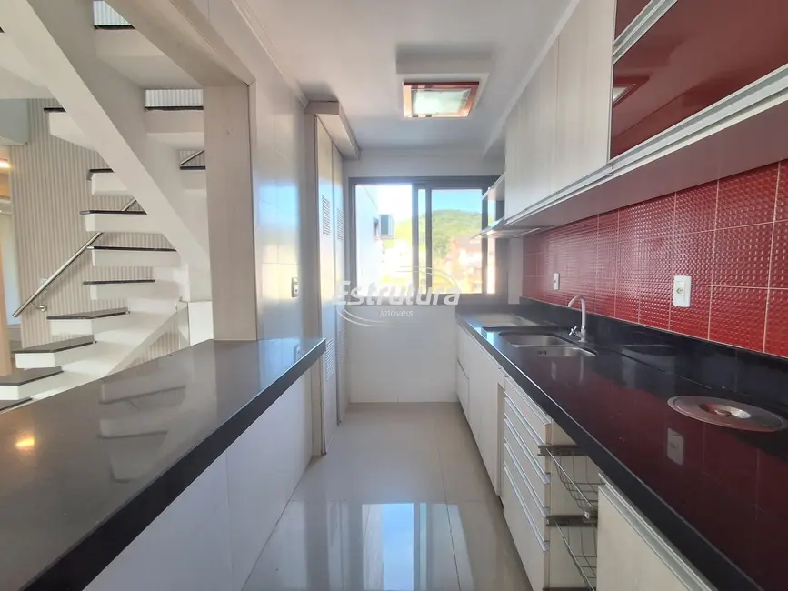 Foto 7 de Apartamento com 3 quartos para alugar, 190m2 em Dom Antônio Reis, Santa Maria - RS