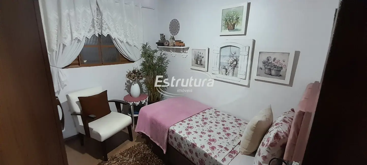 Casa com 3 quartos à venda, 144m2 em Juscelino Kubitschek, Santa Maria - RS - imagem 7 Foto 7 de Casa com 3 quartos à venda, 144m2 em Juscelino Kubitschek, Santa Maria - RS