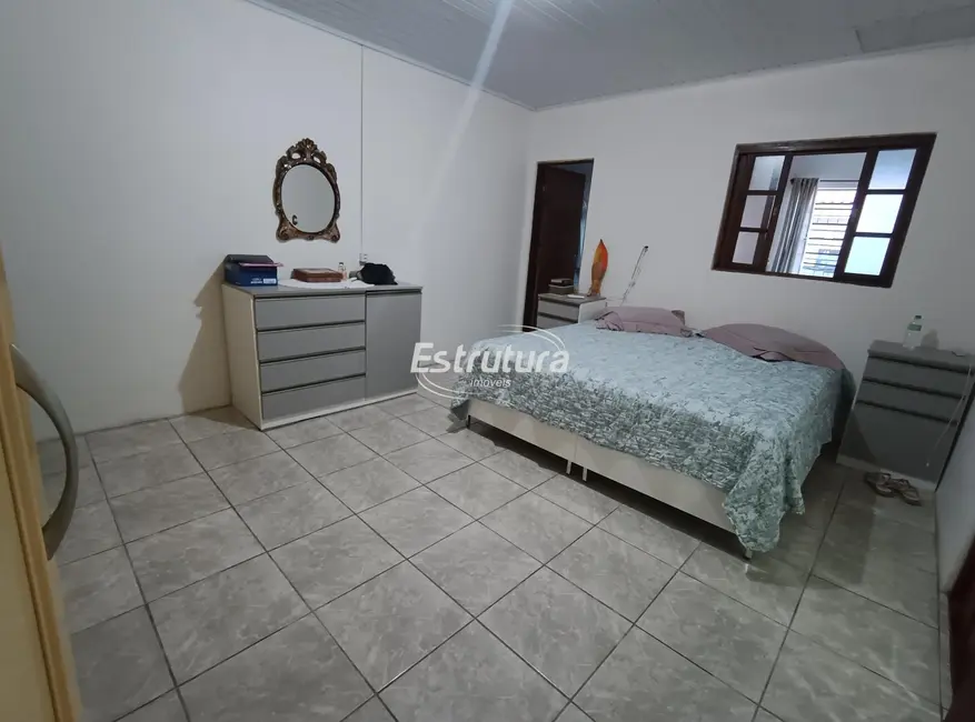 Casa com 3 quartos à venda, 220m2 em Juscelino Kubitschek, Santa Maria - RS - imagem 8 Foto 8 de Casa com 3 quartos à venda, 220m2 em Juscelino Kubitschek, Santa Maria - RS