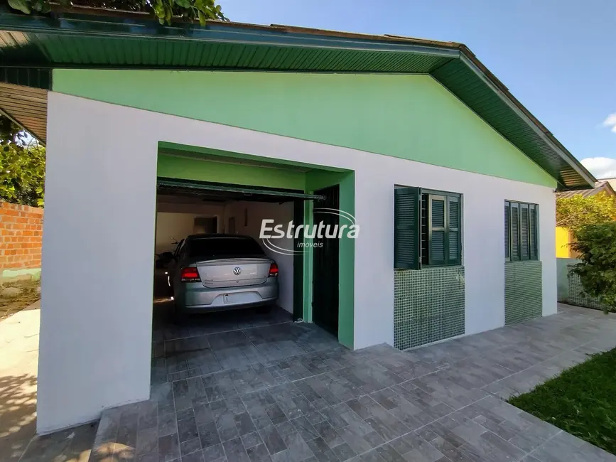 Foto 1 de Casa com 2 quartos à venda, 108m2 em Juscelino Kubitschek, Santa Maria - RS