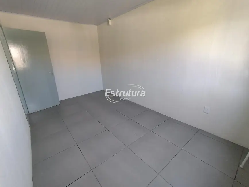 Foto 2 de Casa com 2 quartos à venda, 108m2 em Juscelino Kubitschek, Santa Maria - RS