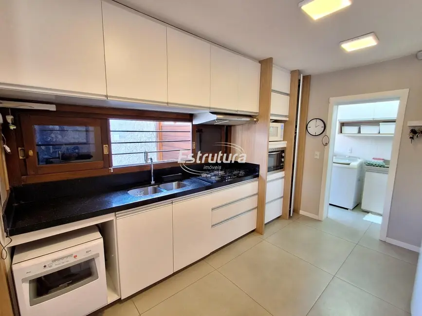 Foto 8 de Casa com 4 quartos à venda, 216m2 em Menino Jesus, Santa Maria - RS