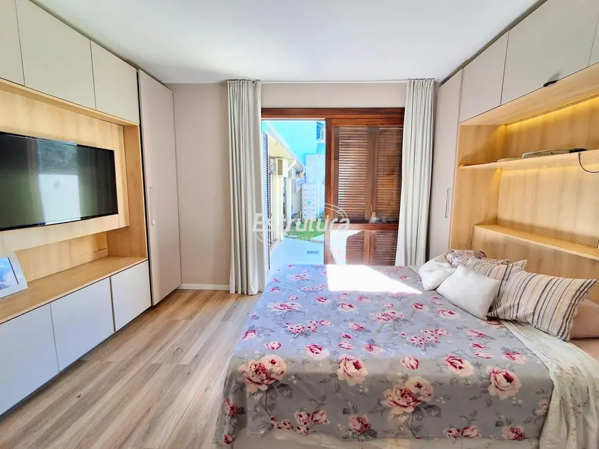 Foto 1 de Casa com 4 quartos à venda, 216m2 em Menino Jesus, Santa Maria - RS