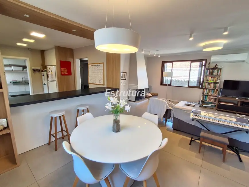 Foto 4 de Casa com 4 quartos à venda, 216m2 em Menino Jesus, Santa Maria - RS