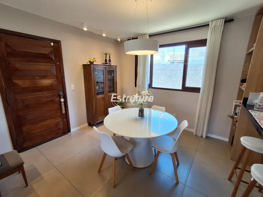 Foto 3 de Casa com 4 quartos à venda, 216m2 em Menino Jesus, Santa Maria - RS