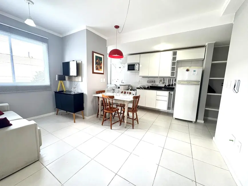 Foto 2 de Apartamento com 1 quarto para alugar, 42m2 em Centro, Santa Maria - RS