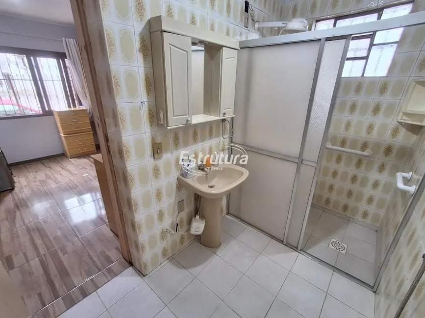 Foto 2 de Casa com 2 quartos para alugar, 140m2 em Nossa Senhora das Dores, Santa Maria - RS