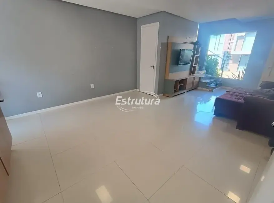 Sobrado com 2 quartos à venda, 72m2 em Nossa Senhora de Lourdes, Santa Maria - RS - imagem 3 Foto 3 de Sobrado com 2 quartos à venda, 72m2 em Nossa Senhora de Lourdes, Santa Maria - RS