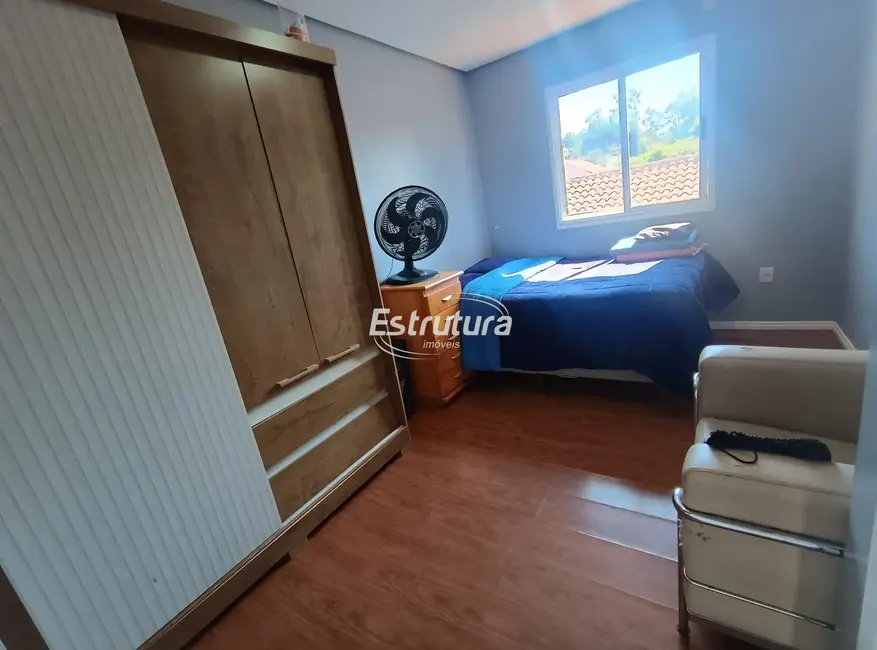 Sobrado com 2 quartos à venda, 72m2 em Nossa Senhora de Lourdes, Santa Maria - RS - imagem 4 Foto 4 de Sobrado com 2 quartos à venda, 72m2 em Nossa Senhora de Lourdes, Santa Maria - RS