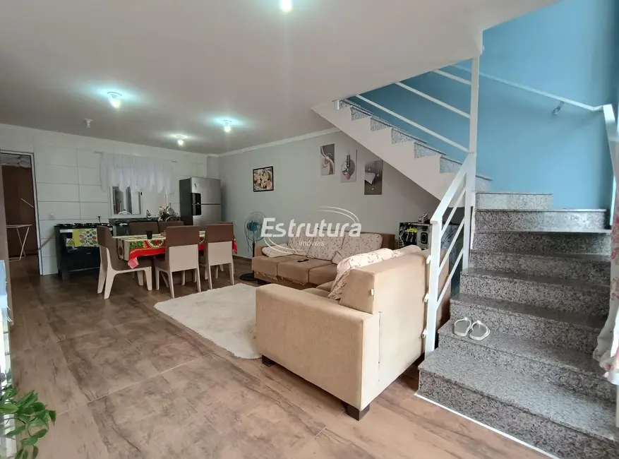 Sobrado com 2 quartos à venda, 80m2 em Nossa Senhora de Lourdes, Santa Maria - RS - imagem 1 Foto 1 de Sobrado com 2 quartos à venda, 80m2 em Nossa Senhora de Lourdes, Santa Maria - RS