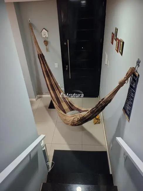 Sobrado com 3 quartos à venda, 98m2 em Nossa Senhora de Lourdes, Santa Maria - RS - imagem 4 Foto 4 de Sobrado com 3 quartos à venda, 98m2 em Nossa Senhora de Lourdes, Santa Maria - RS