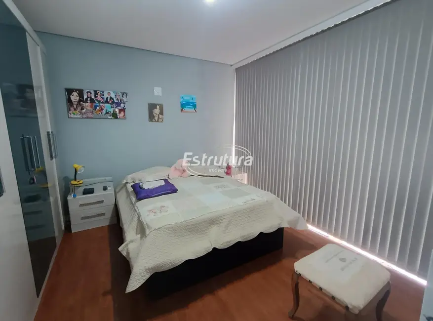 Sobrado com 3 quartos à venda, 98m2 em Nossa Senhora de Lourdes, Santa Maria - RS - imagem 5 Foto 5 de Sobrado com 3 quartos à venda, 98m2 em Nossa Senhora de Lourdes, Santa Maria - RS