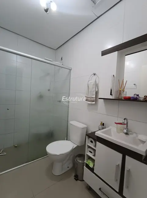 Sobrado com 3 quartos à venda, 98m2 em Nossa Senhora de Lourdes, Santa Maria - RS - imagem 7 Foto 7 de Sobrado com 3 quartos à venda, 98m2 em Nossa Senhora de Lourdes, Santa Maria - RS