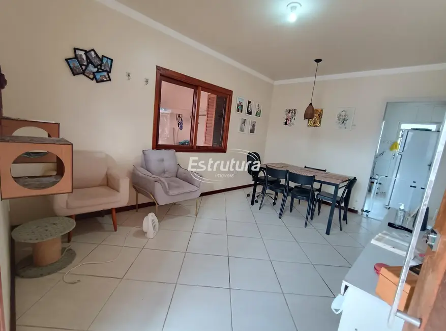 Foto 4 de Casa com 2 quartos à venda, 68m2 em Pinheiro Machado, Santa Maria - RS