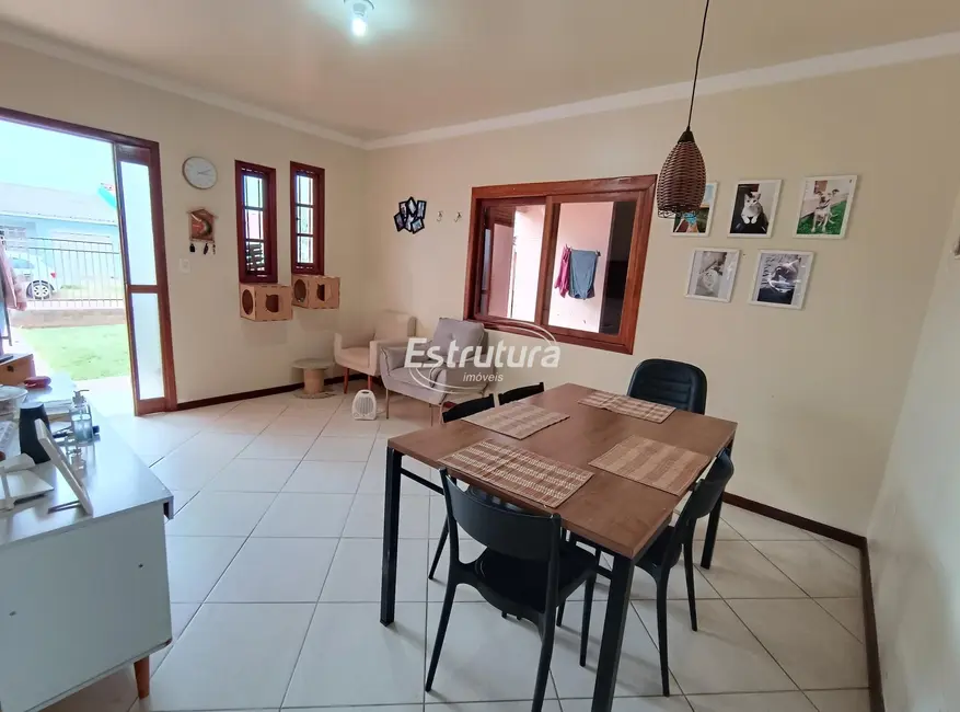 Foto 1 de Casa com 2 quartos à venda, 68m2 em Pinheiro Machado, Santa Maria - RS