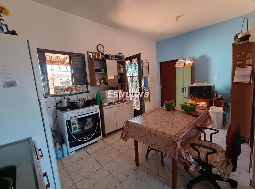 Casa com 3 quartos à venda, 70m2 em Pinheiro Machado, Santa Maria - RS - imagem 6 Foto 6 de Casa com 3 quartos à venda, 70m2 em Pinheiro Machado, Santa Maria - RS