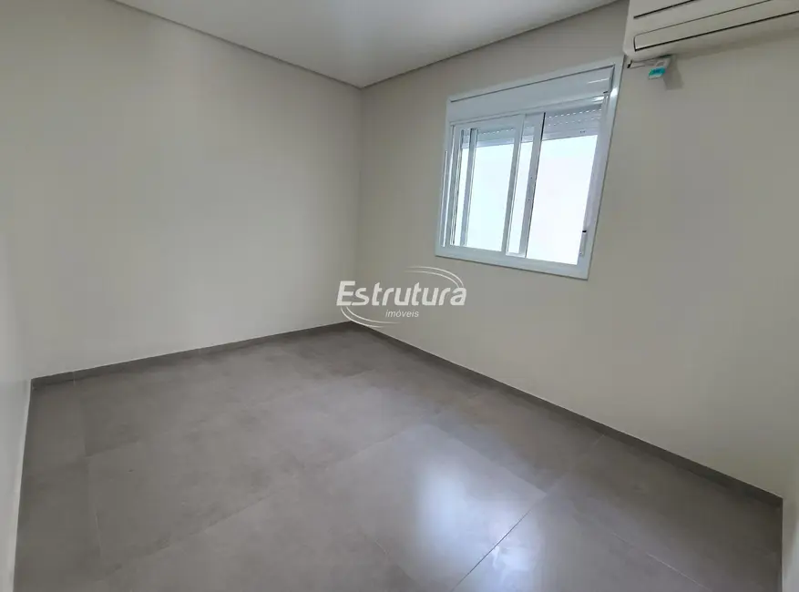 Foto 9 de Casa com 4 quartos à venda, 135m2 em Tancredo Neves, Santa Maria - RS