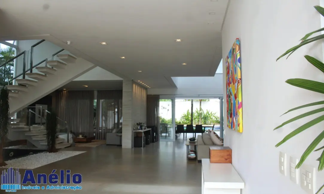 Casa de Condomínio com 6 quartos à venda, 10m2 em Jardim Acapulco, Guaruja - SP - imagem 3 Foto 3 de Casa de Condomínio com 6 quartos à venda, 10m2 em Jardim Acapulco, Guaruja - SP