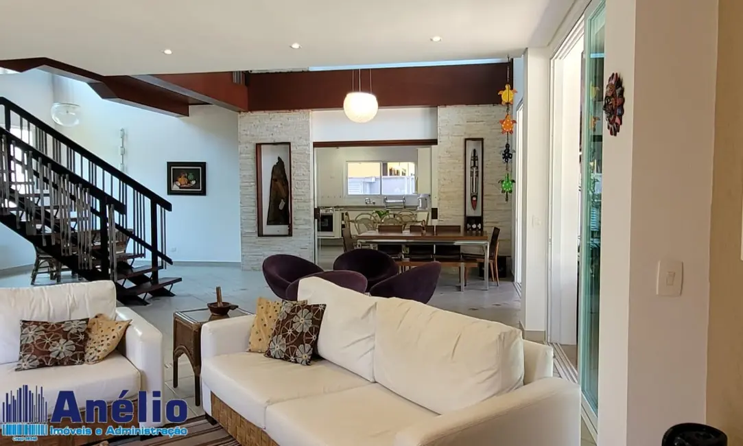 Casa de Condomínio com 5 quartos à venda e para alugar, 381m2 em Guaruja - SP - imagem 5 Foto 5 de Casa de Condomínio com 5 quartos à venda e para alugar, 381m2 em Guaruja - SP