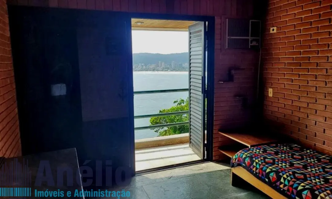 Foto 3 de Casa de Condomínio com 5 quartos à venda e para alugar em Guaruja - SP