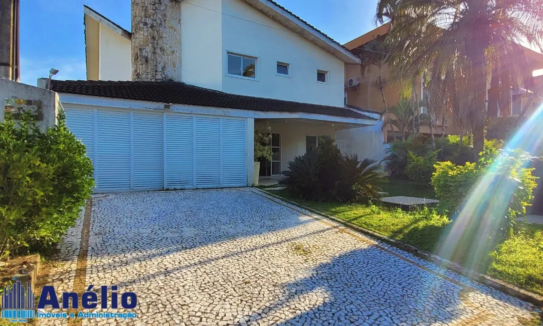 Foto 3 de Casa de Condomínio com 4 quartos para alugar, 450m2 em Jardim Acapulco, Guaruja - SP