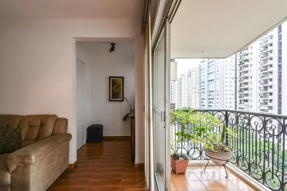 Apartamento com 3 quartos à venda, 135m2 em Moema, São Paulo - SP - imagem 4 Foto 4 de Apartamento com 3 quartos à venda, 135m2 em Moema, São Paulo - SP