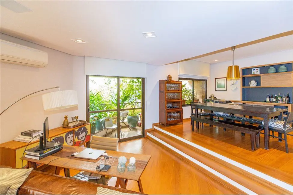 Foto 3 de Apartamento com 3 quartos à venda, 218m2 em Itaim Bibi, São Paulo - SP