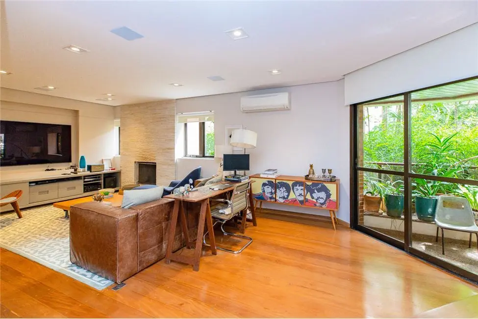 Foto 6 de Apartamento com 3 quartos à venda, 218m2 em Itaim Bibi, São Paulo - SP