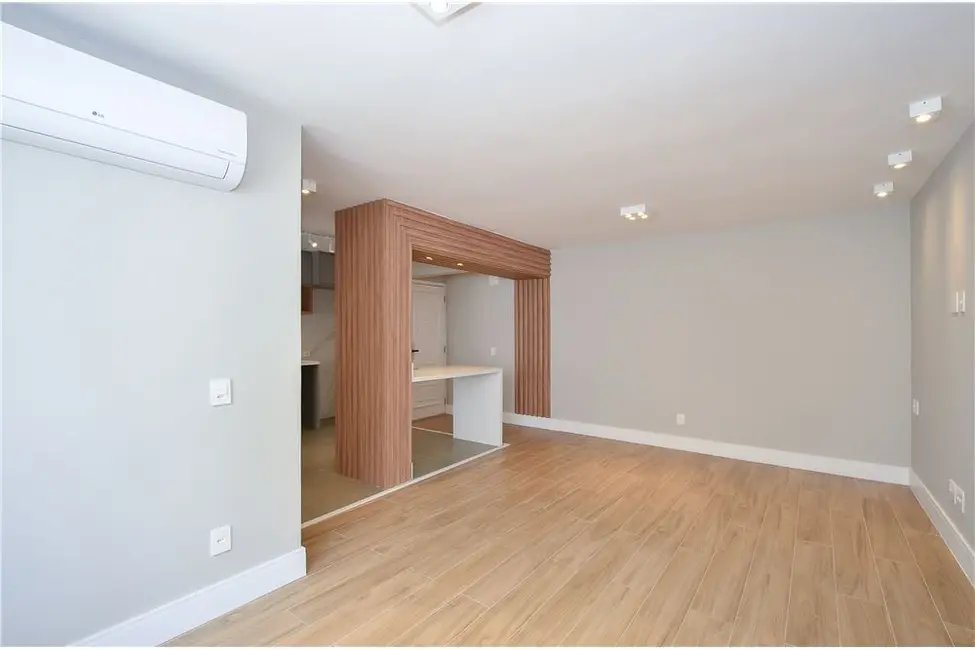 Foto 4 de Apartamento com 2 quartos à venda, 70m2 em Moema, São Paulo - SP