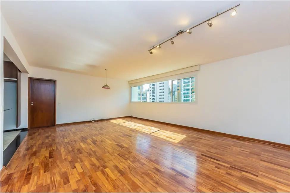 Apartamento com 3 quartos à venda, 135m2 em Jardim Paulista, São Paulo - SP - imagem 3 Foto 3 de Apartamento com 3 quartos à venda, 135m2 em Jardim Paulista, São Paulo - SP