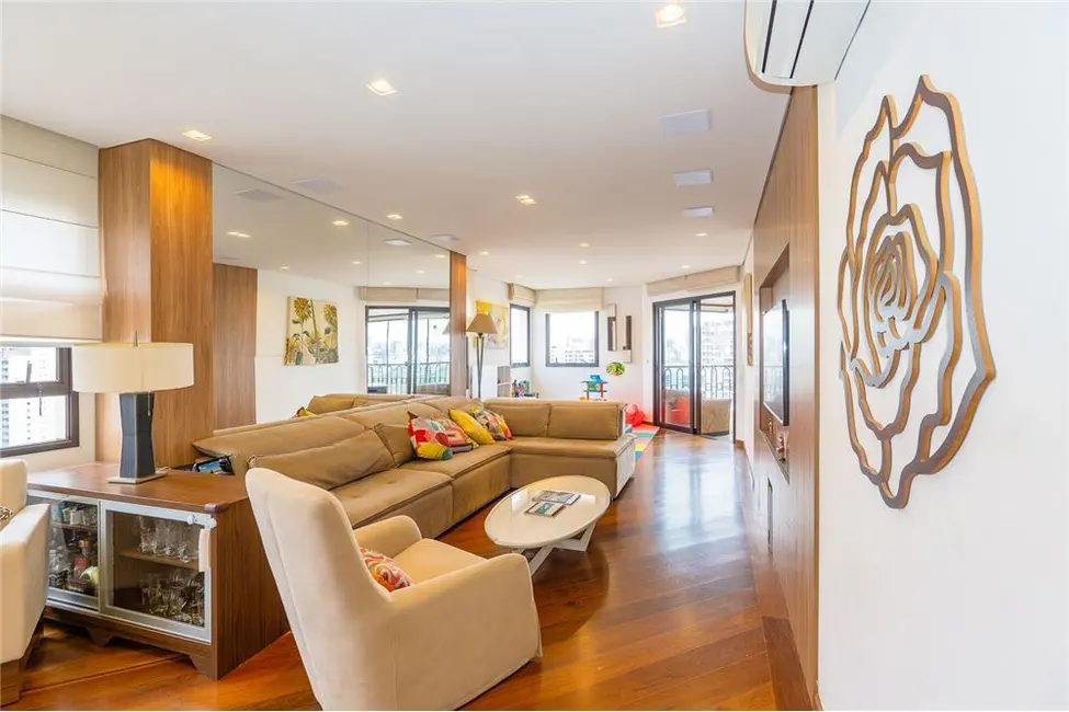 Apartamento com 4 quartos à venda, 201m2 em Moema, São Paulo - SP - imagem 9 Foto 9 de Apartamento com 4 quartos à venda, 201m2 em Moema, São Paulo - SP