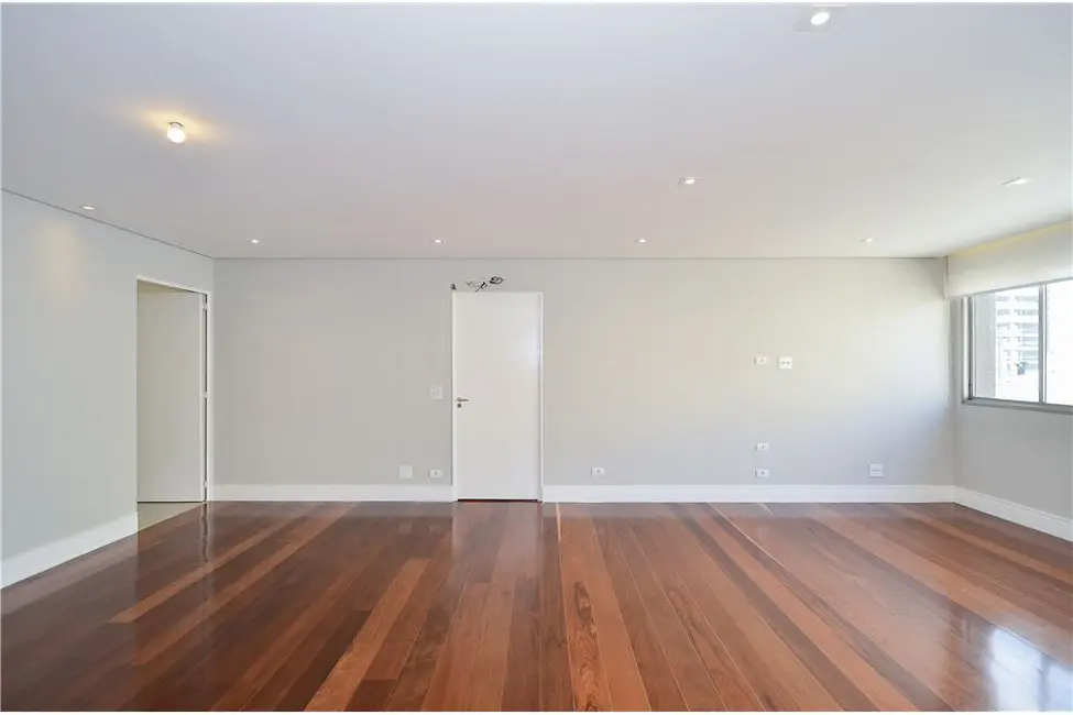 Apartamento com 3 quartos à venda, 137m2 em Itaim Bibi, São Paulo - SP - imagem 3 Foto 3 de Apartamento com 3 quartos à venda, 137m2 em Itaim Bibi, São Paulo - SP