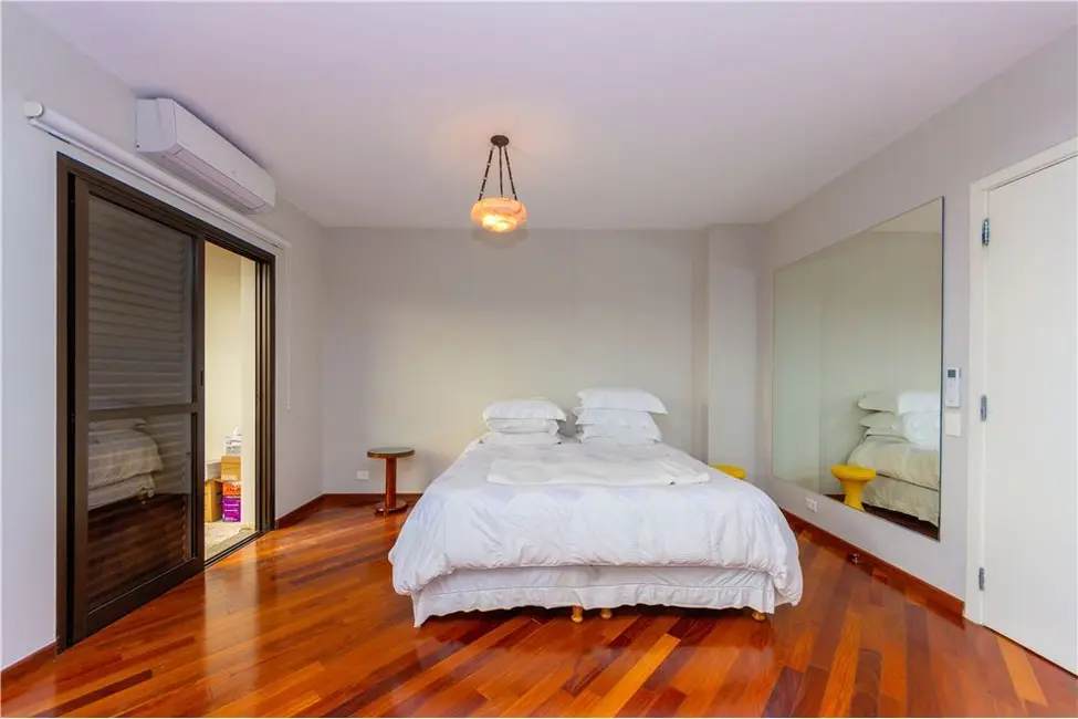 Apartamento com 3 quartos à venda, 151m2 em Vila Nova Conceição, São Paulo - SP - imagem 4 Foto 4 de Apartamento com 3 quartos à venda, 151m2 em Vila Nova Conceição, São Paulo - SP