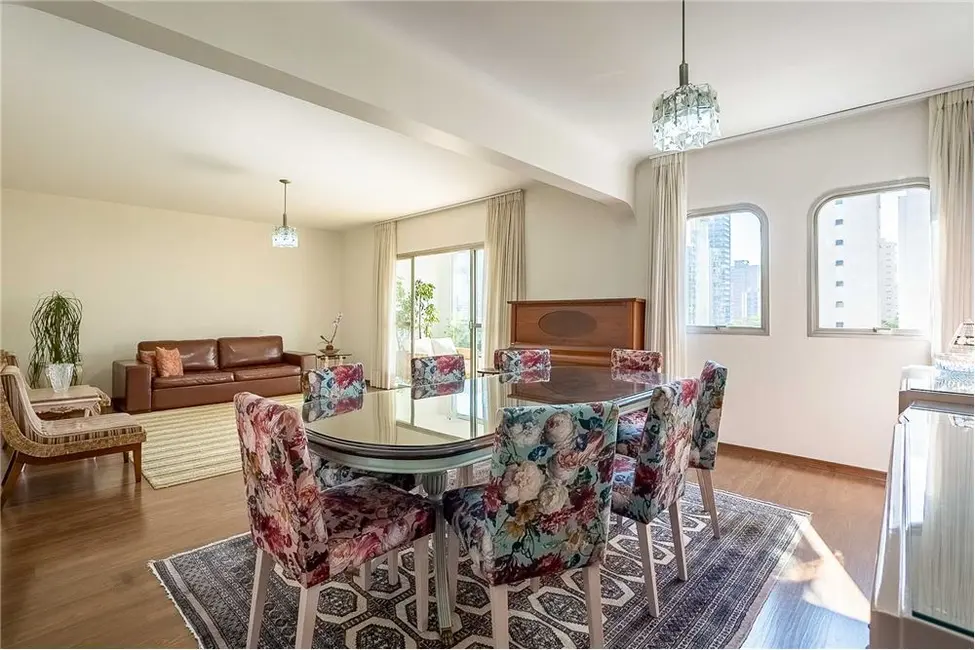 Apartamento com 4 quartos à venda, 196m2 em Moema, São Paulo - SP - imagem 5 Foto 5 de Apartamento com 4 quartos à venda, 196m2 em Moema, São Paulo - SP