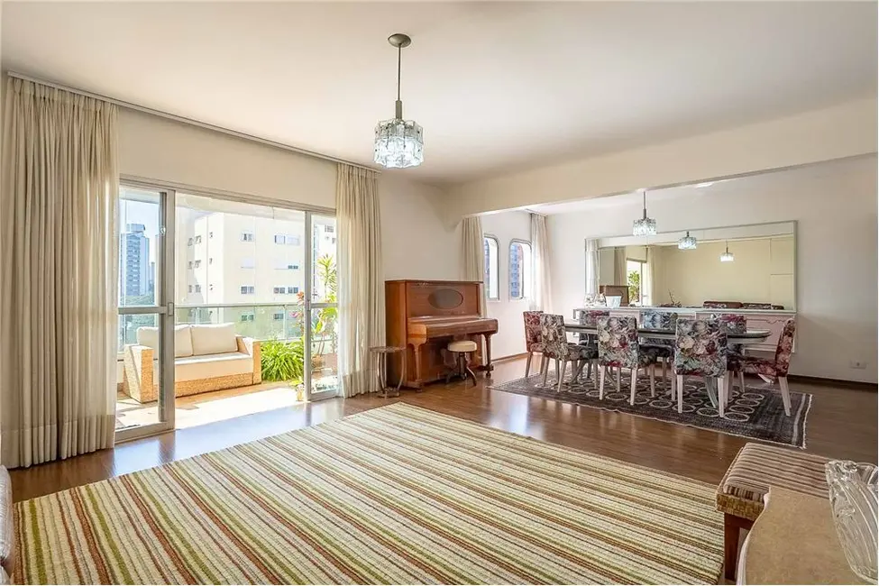 Apartamento com 4 quartos à venda, 196m2 em Moema, São Paulo - SP - imagem 3 Foto 3 de Apartamento com 4 quartos à venda, 196m2 em Moema, São Paulo - SP