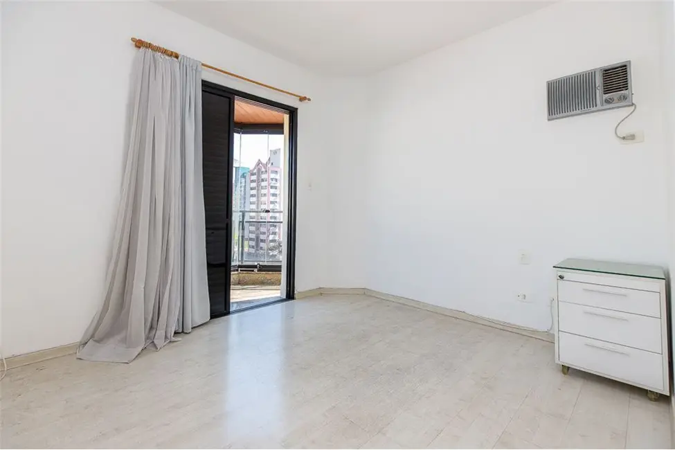 Apartamento com 3 quartos à venda, 112m2 em Moema, São Paulo - SP - imagem 9 Foto 9 de Apartamento com 3 quartos à venda, 112m2 em Moema, São Paulo - SP