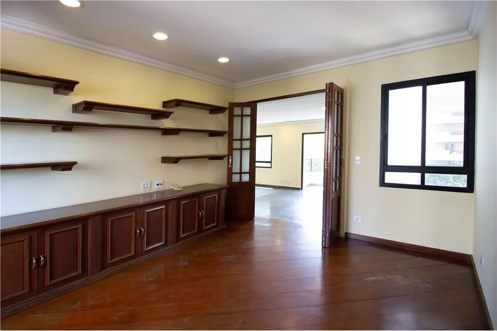 Apartamento com 4 quartos à venda, 220m2 em Moema, São Paulo - SP - imagem 9 Foto 9 de Apartamento com 4 quartos à venda, 220m2 em Moema, São Paulo - SP