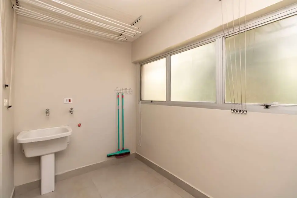 Foto 9 de Apartamento com 3 quartos à venda, 209m2 em Itaim Bibi, São Paulo - SP