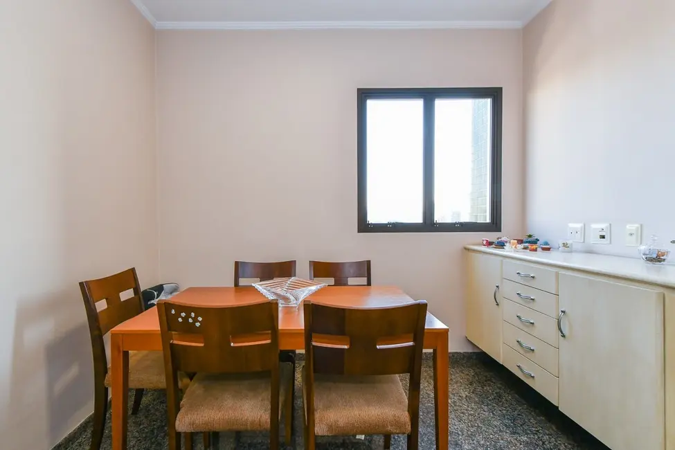 Apartamento com 4 quartos à venda, 200m2 em Moema, São Paulo - SP - imagem 4 Foto 4 de Apartamento com 4 quartos à venda, 200m2 em Moema, São Paulo - SP