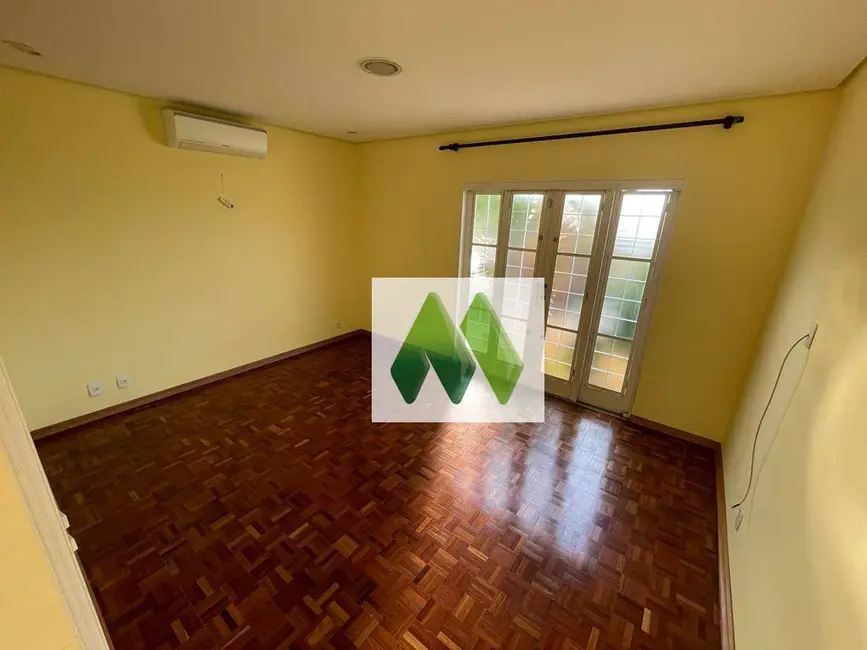 Casa com 3 quartos à venda, 225m2 em Vila Pinheiro Machado, Botucatu - SP - imagem 4 Foto 4 de Casa com 3 quartos à venda, 225m2 em Vila Pinheiro Machado, Botucatu - SP
