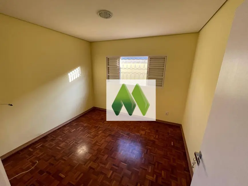 Casa com 3 quartos à venda, 225m2 em Vila Pinheiro Machado, Botucatu - SP - imagem 9 Foto 9 de Casa com 3 quartos à venda, 225m2 em Vila Pinheiro Machado, Botucatu - SP