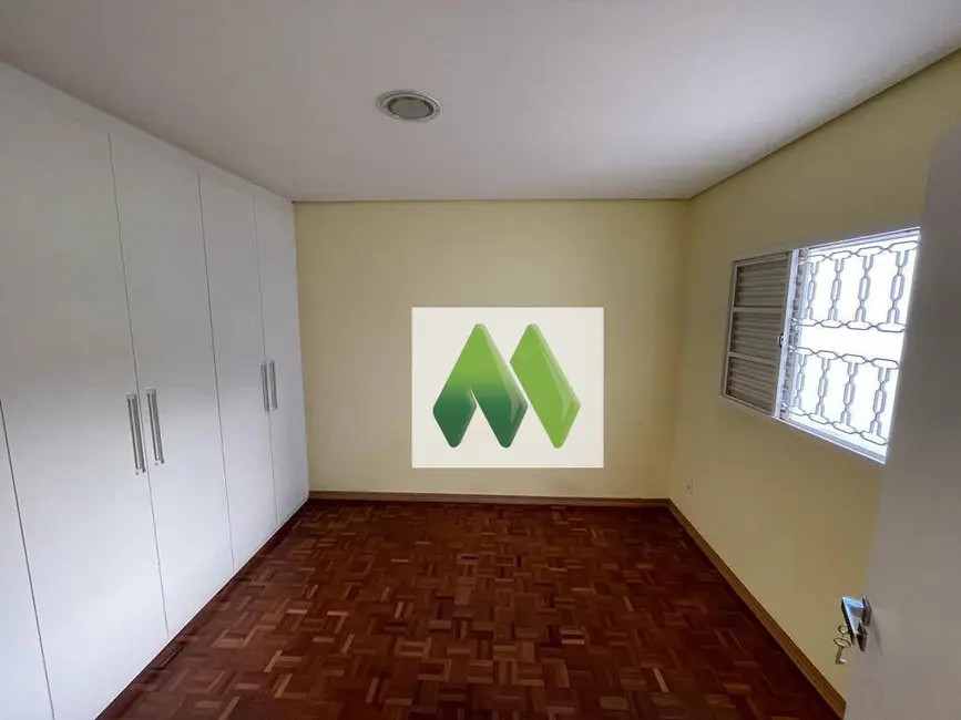 Casa com 3 quartos à venda, 225m2 em Vila Pinheiro Machado, Botucatu - SP - imagem 8 Foto 8 de Casa com 3 quartos à venda, 225m2 em Vila Pinheiro Machado, Botucatu - SP