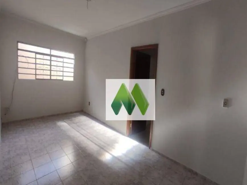 Foto 4 de Casa com 3 quartos à venda, 250m2 em Vila Nova Botucatu, Botucatu - SP