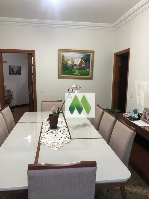 Casa com 3 quartos à venda, 360m2 em Jardim Paraíso II, Botucatu - SP - imagem 4 Foto 4 de Casa com 3 quartos à venda, 360m2 em Jardim Paraíso II, Botucatu - SP