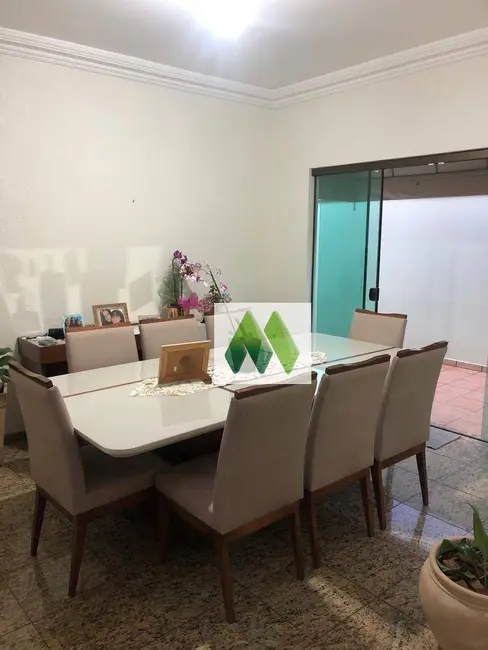 Casa com 3 quartos à venda, 360m2 em Jardim Paraíso II, Botucatu - SP - imagem 3 Foto 3 de Casa com 3 quartos à venda, 360m2 em Jardim Paraíso II, Botucatu - SP