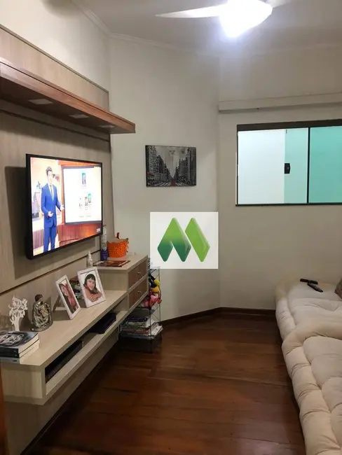 Foto 2 de Casa com 3 quartos à venda, 360m2 em Jardim Paraíso II, Botucatu - SP